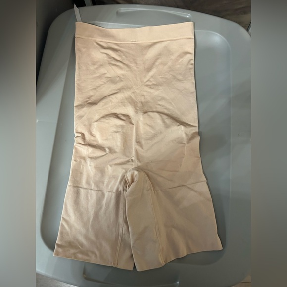 Spanx body shaper women’s size small nude color - Picture 4 of 4